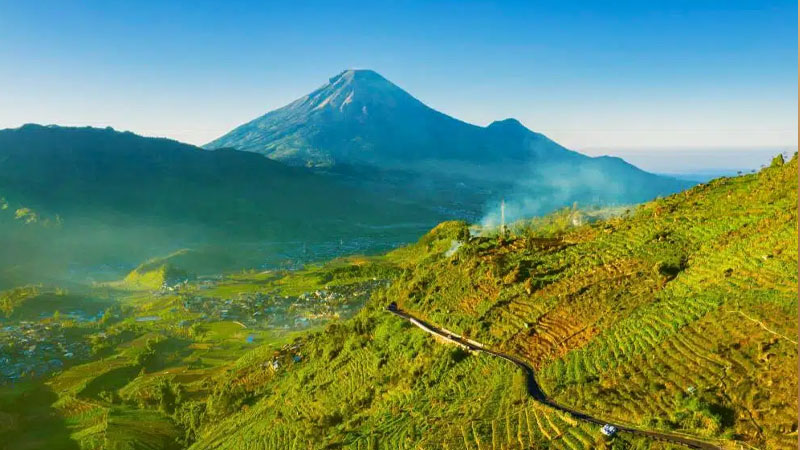 Menjejak Langkah di Negeri Awan, Petualangan Seru ke Pegunungan Dieng